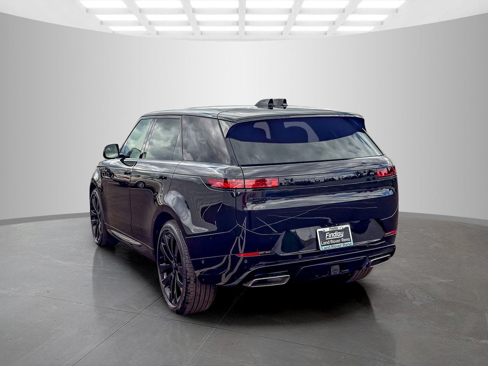 New 2026 Santorini Black Land Rover Dynamic SE image 3