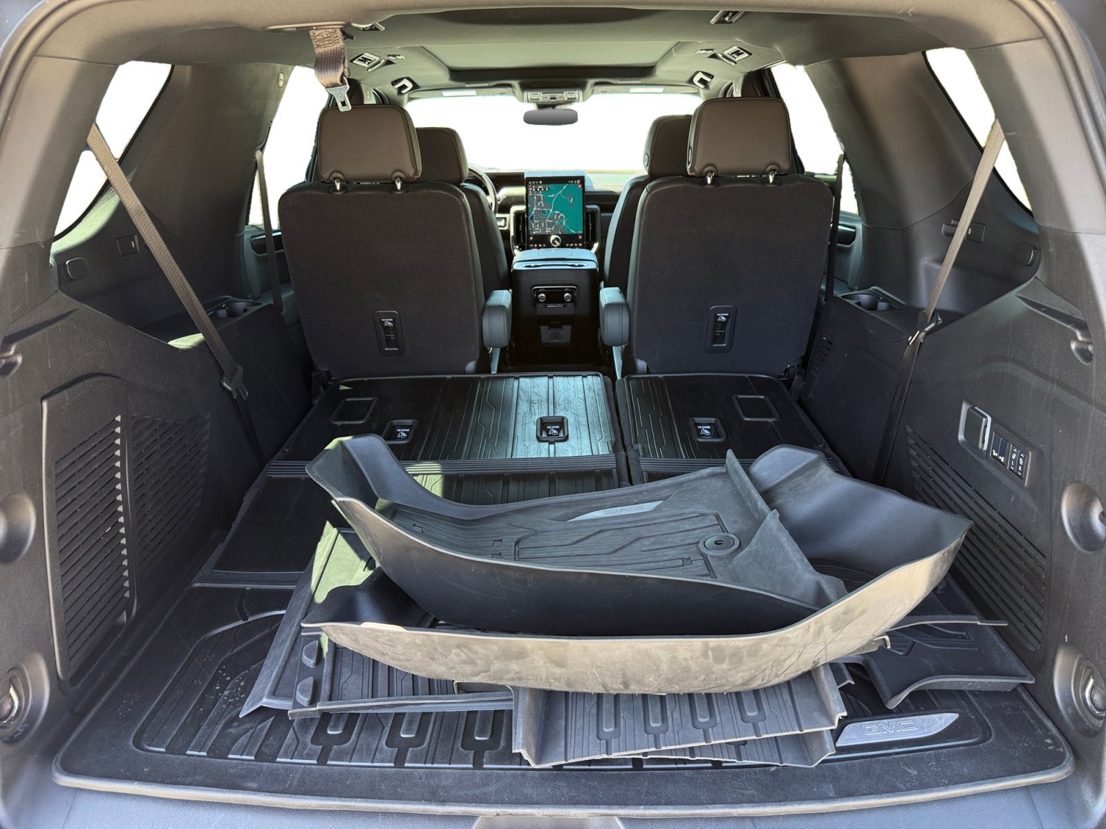 Used 2025 Summit White GMC AT4 image 17