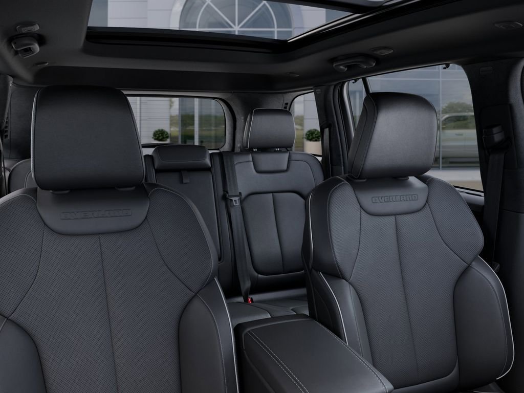 New 2025 Diamond Black Crystal Pearl-Coat Exterior Paint Jeep Overland image 26