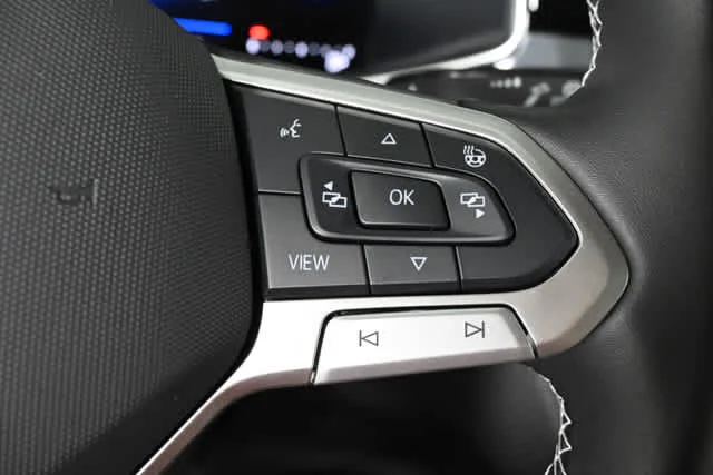 New 2026 Platinum Gray Metallic Volkswagen SE image 21