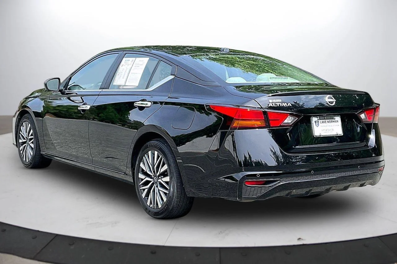 Used 2025 Black Nissan 2.5 SV image 7
