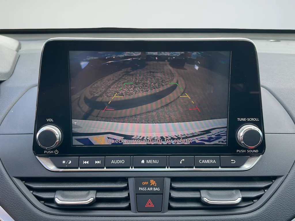 Used 2019 White Nissan 2.5 S image 15