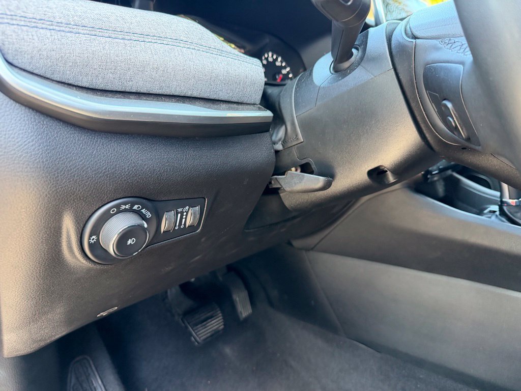 Used 2024  Jeep Latitude image 20