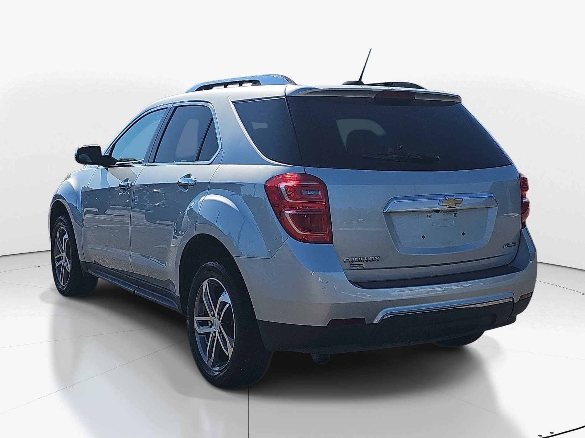 Used 2017 Silver Ice Metallic Chevrolet Premier image 5