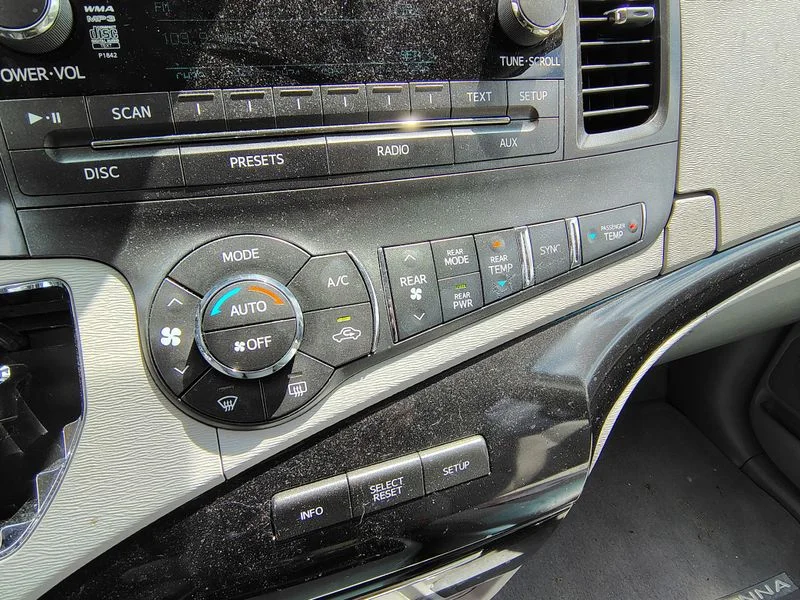 Used 2014 Silver Toyota LE image 17