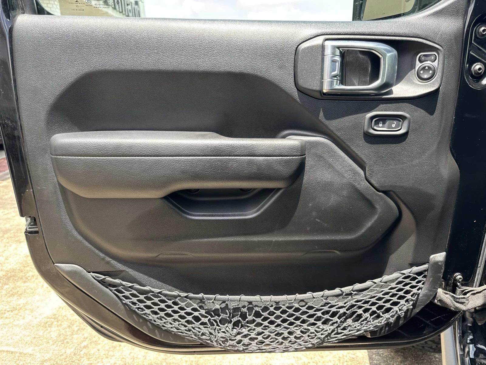 Used 2022 Black Jeep Sport S image 18