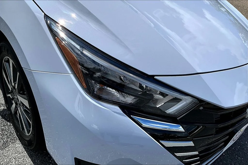 2025 Nissan Versa Sedan SV - Photo 30