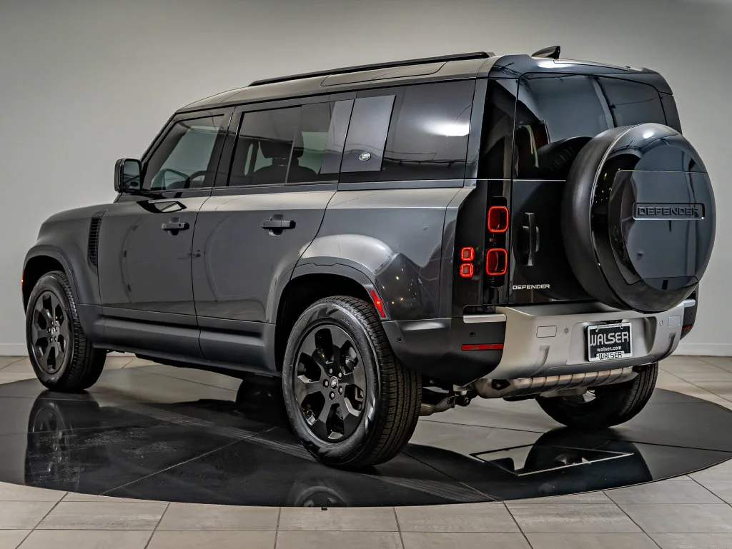Used 2024 Gray Land Rover S image 6