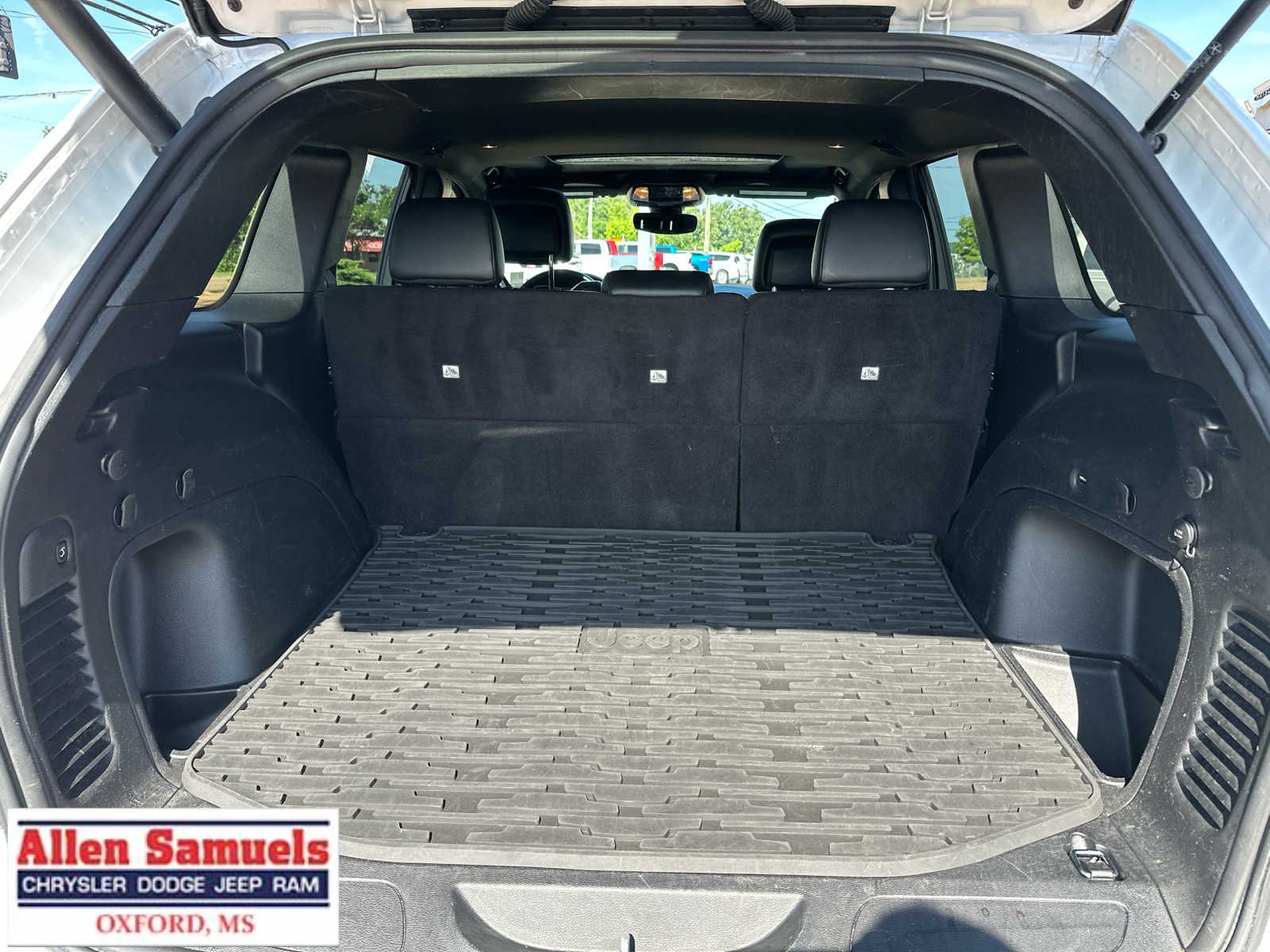 Used 2022 Bright White Clearcoat Jeep Limited image 36