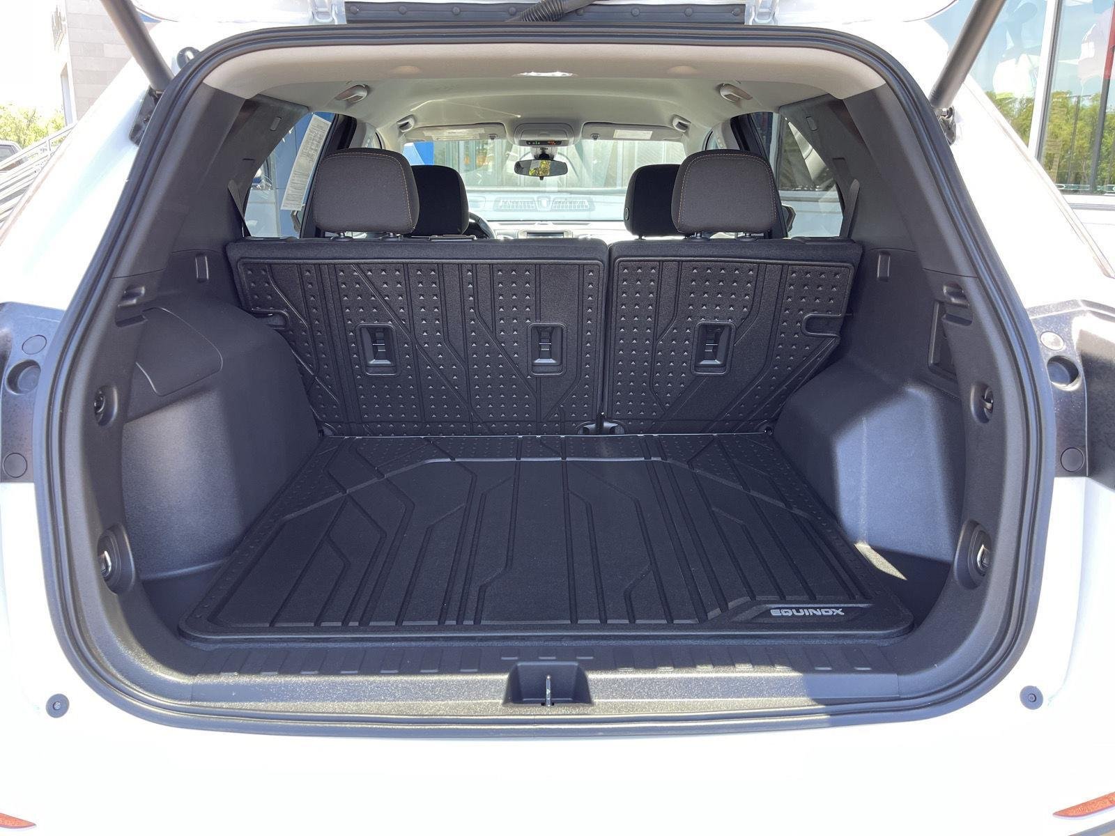 Used 2024 Summit White Chevrolet LT image 37