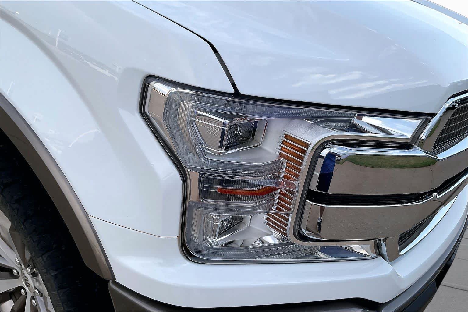 Used 2020 Oxford White/Stone Gray Ford King Ranch image 26
