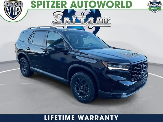 2025 Honda Pilot TrailSport AWD's photo