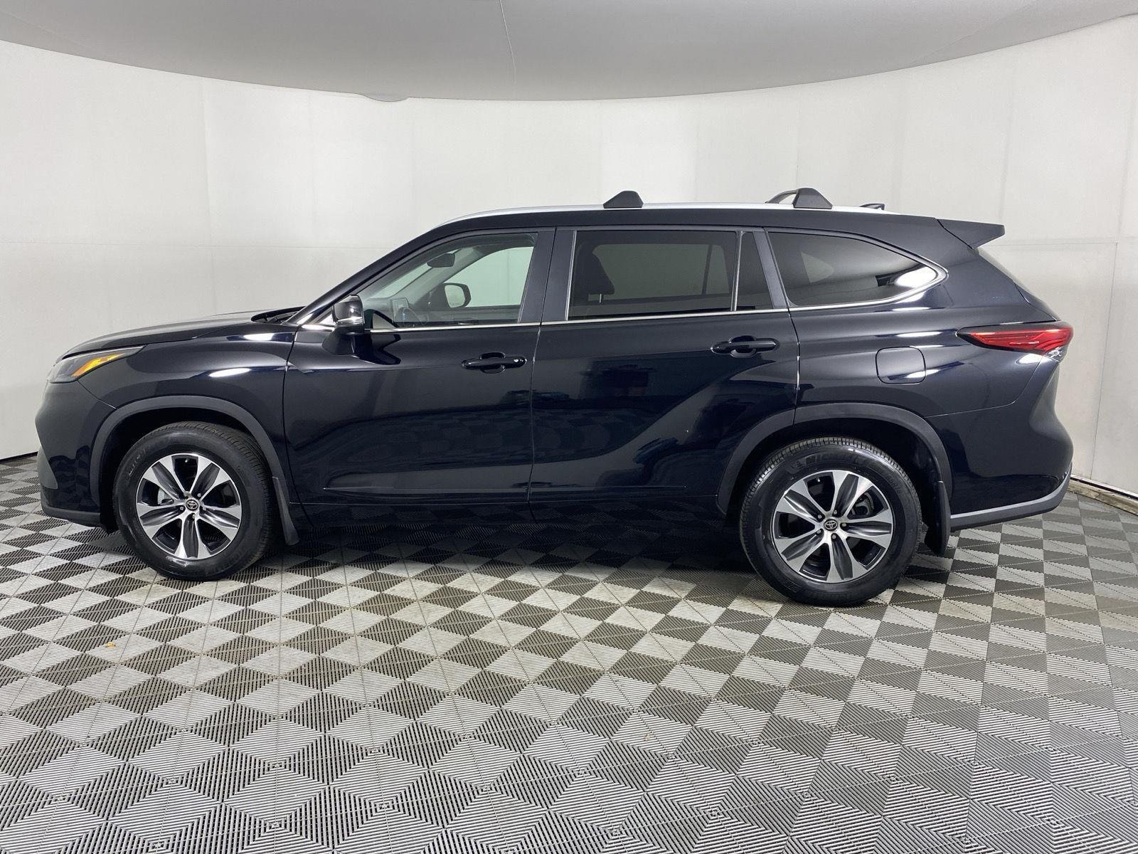 Used 2023 Midnight Black Metallic Toyota XLE image 4