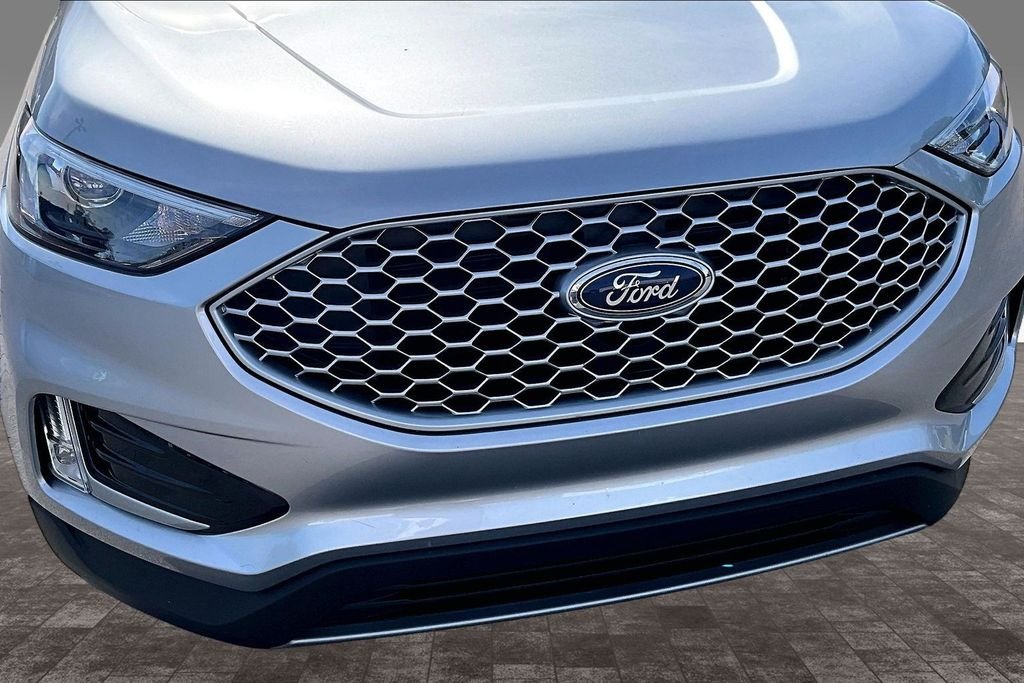 Used 2024 Silver Metallic Ford SEL image 29