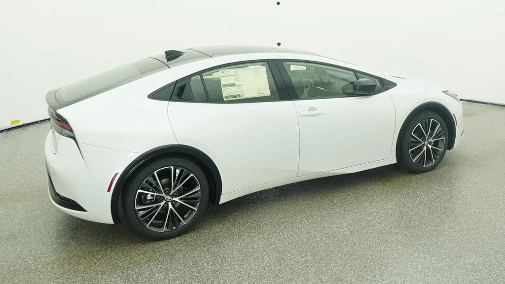 New 2027 Wind Chill Pearl Toyota XLE image 30