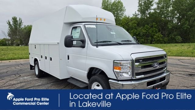 2027 Ford E-Series DRW E-450 Super Duty 158 in WB's photo