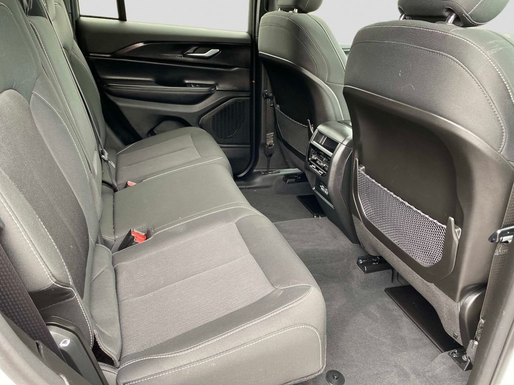 Used 2025 White Jeep Laredo X image 27