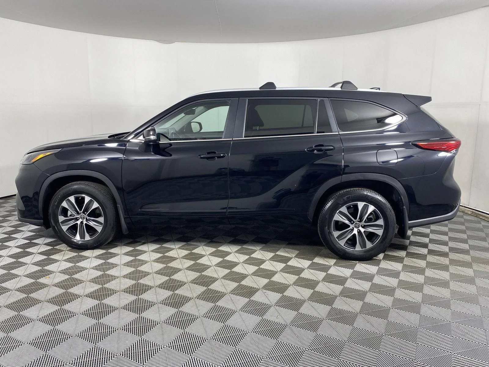 Used 2023 Midnight Black Metallic Toyota XLE image 4