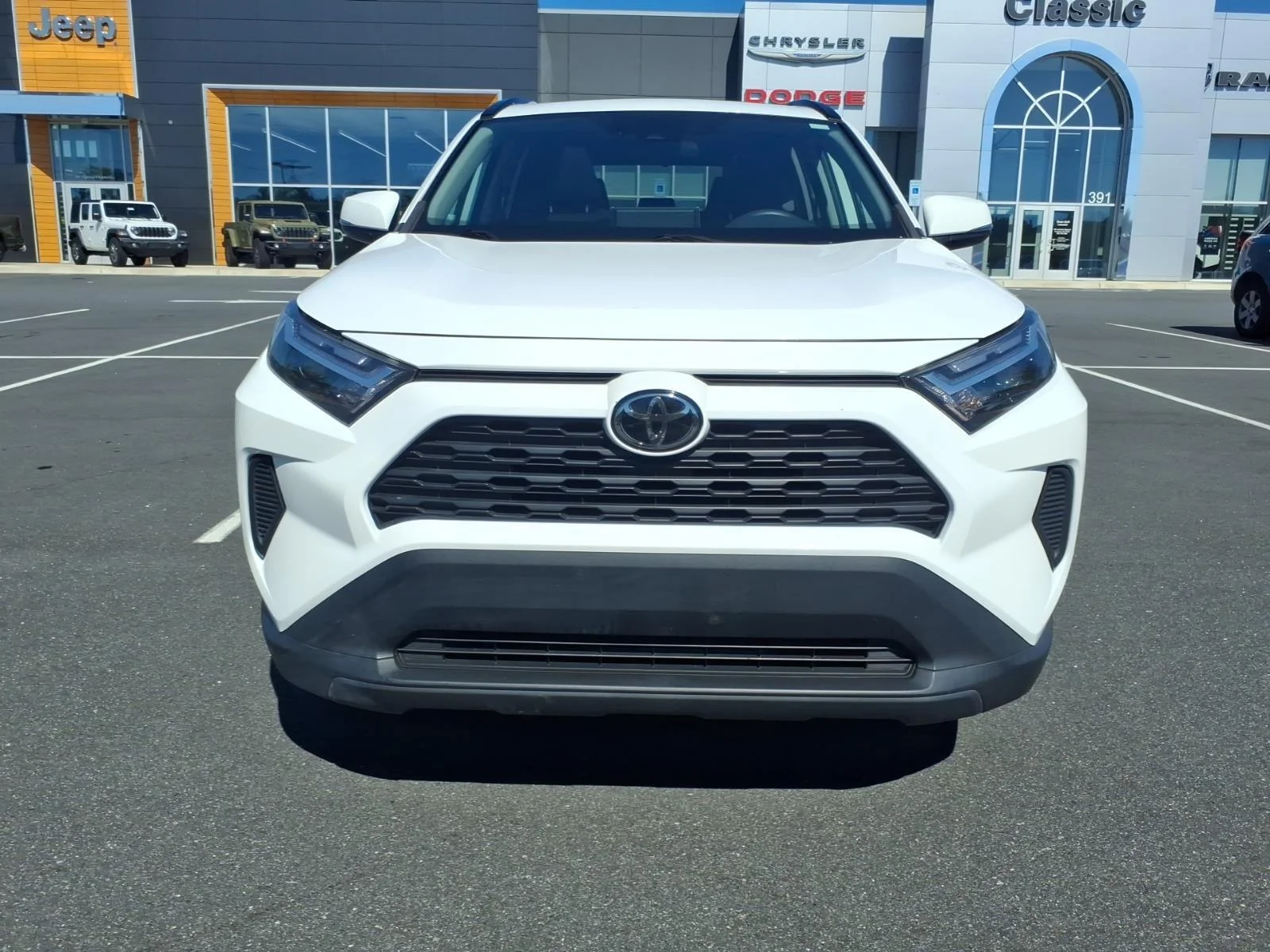 Used 2022  Toyota XLE image 13
