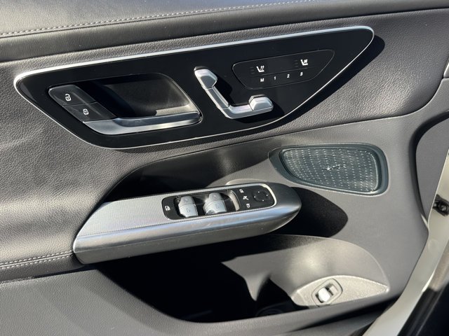 New 2027 Polar White Mercedes-Benz GLC 300 image 9