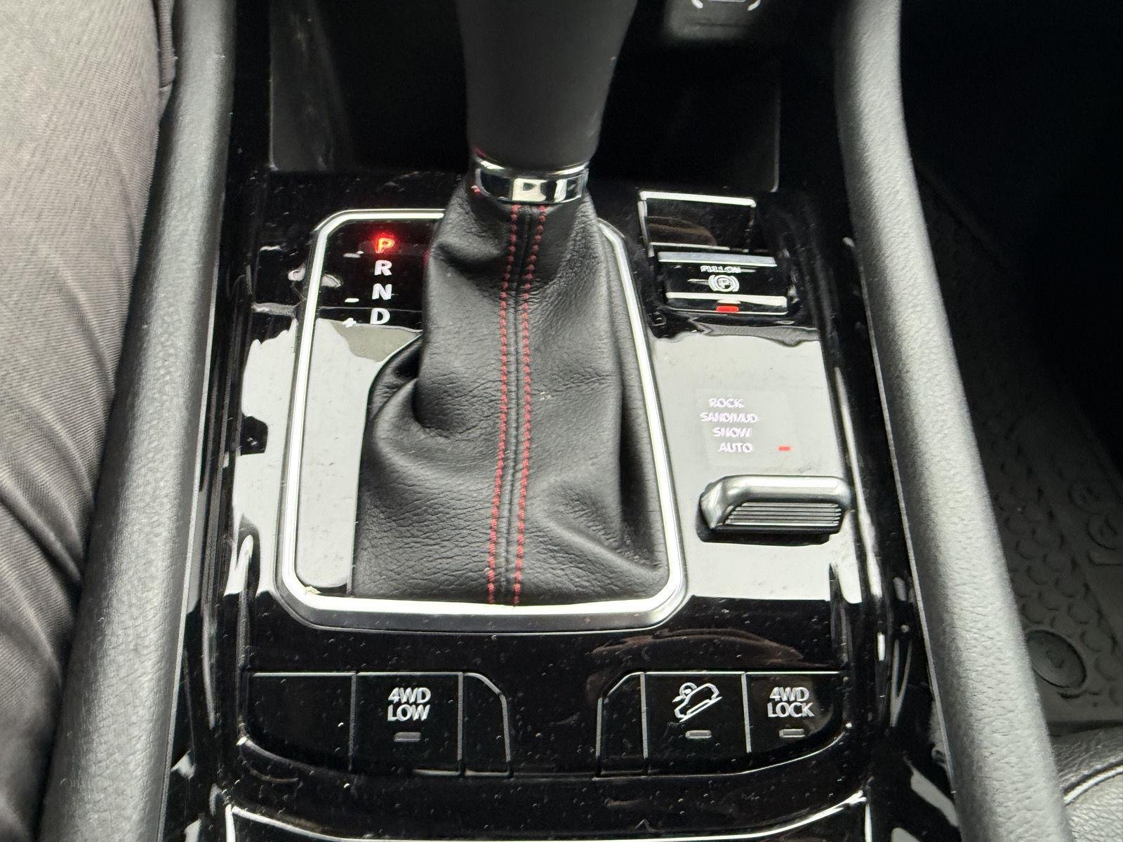 Used 2023 Diamond Black Crystal Pearlcoat Jeep Trailhawk image 12