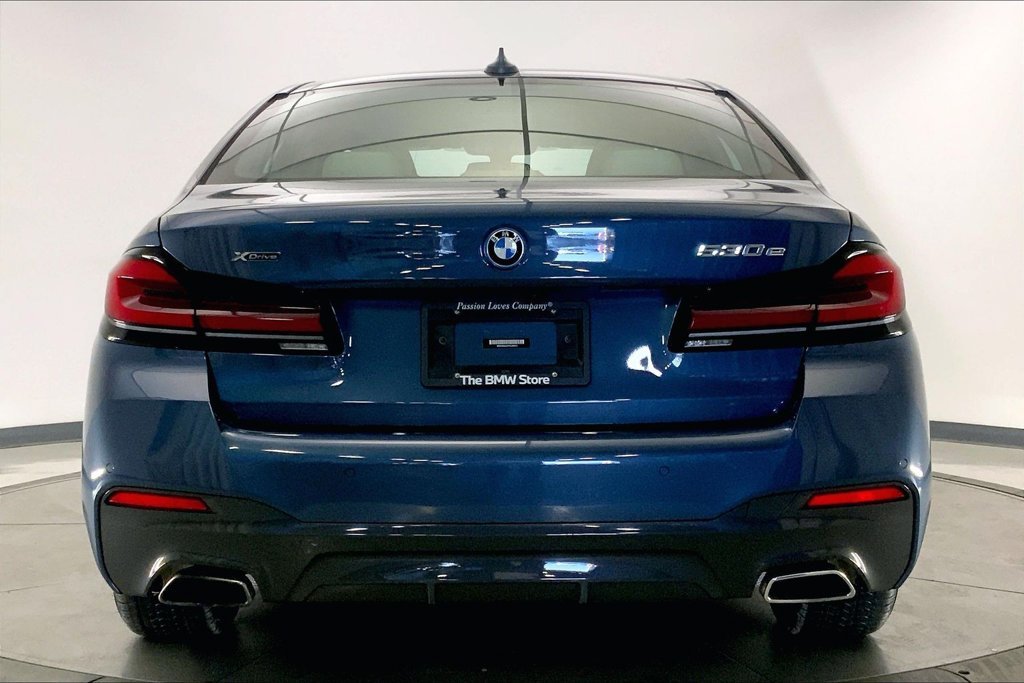 Certified Used 2023 Arctic Race Blue Metallic BMW  image 3