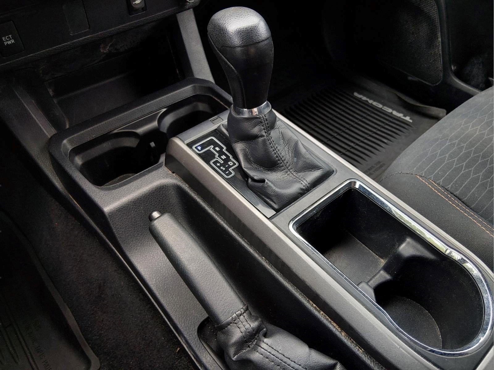 Used 2017 Super White Toyota SR5 image 24