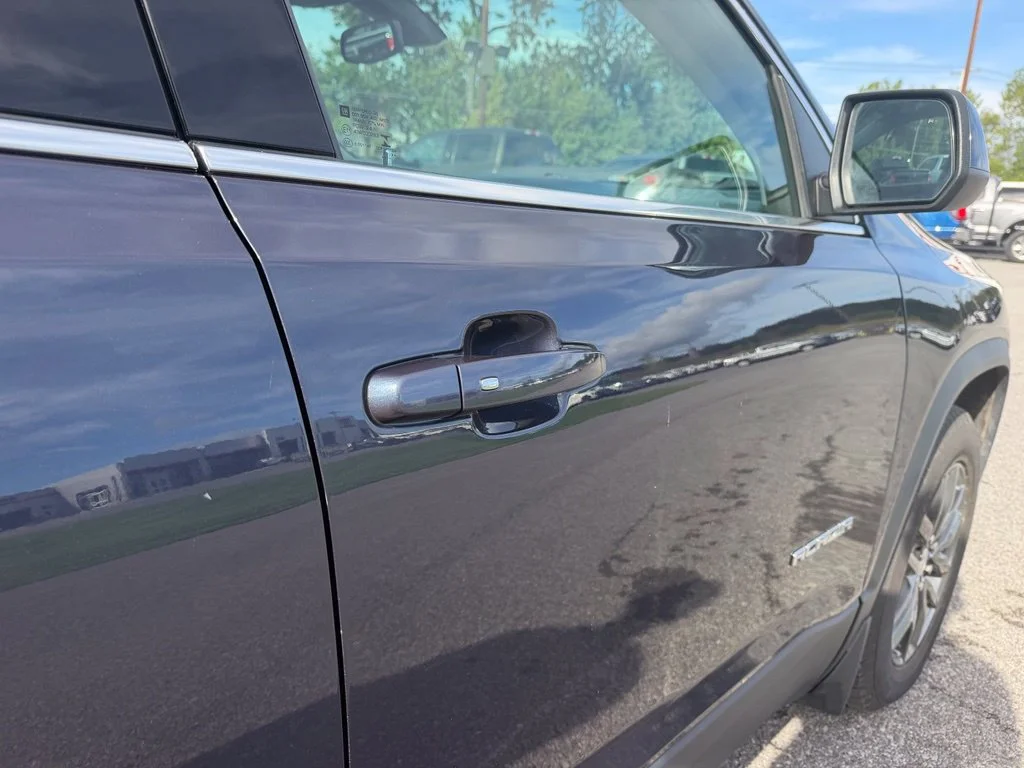 Used 2018 BLUE STEEL METALLIC GMC SLT image 30