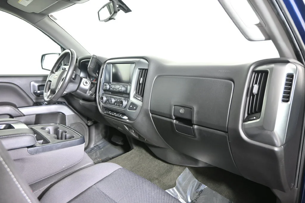 Used 2017 DEEP OCEAN BLUE METALLIC Chevrolet LT image 15