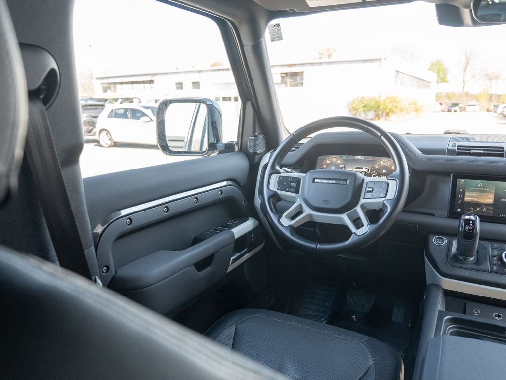 Used 2022 Gray Land Rover X-Dynamic SE image 18