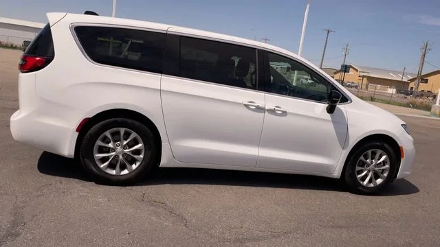 Used 2026 White Chrysler Limited image 2
