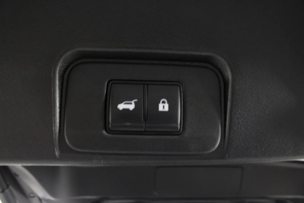 2024 Nissan Rogue SV - Photo 18