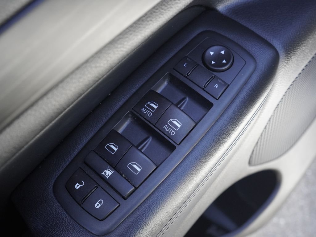 Used 2021 White Jeep Laredo X image 8