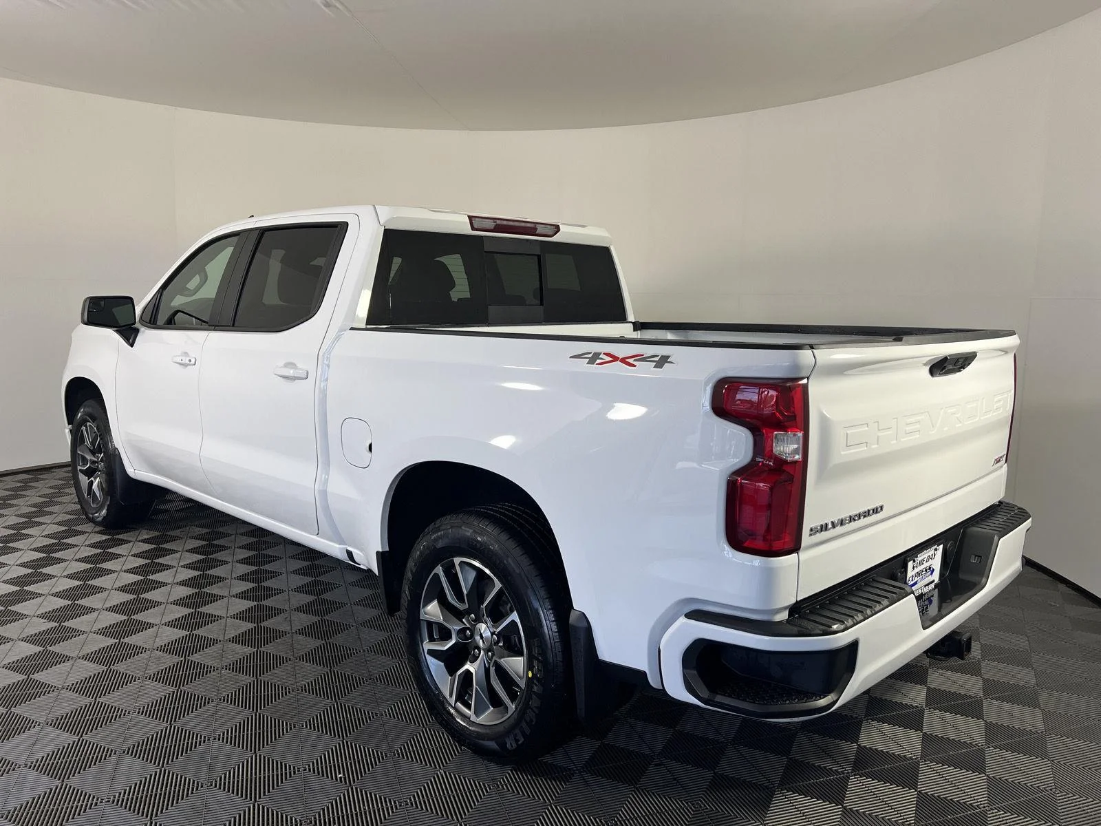 Used 2024 Summit White Chevrolet RST image 25