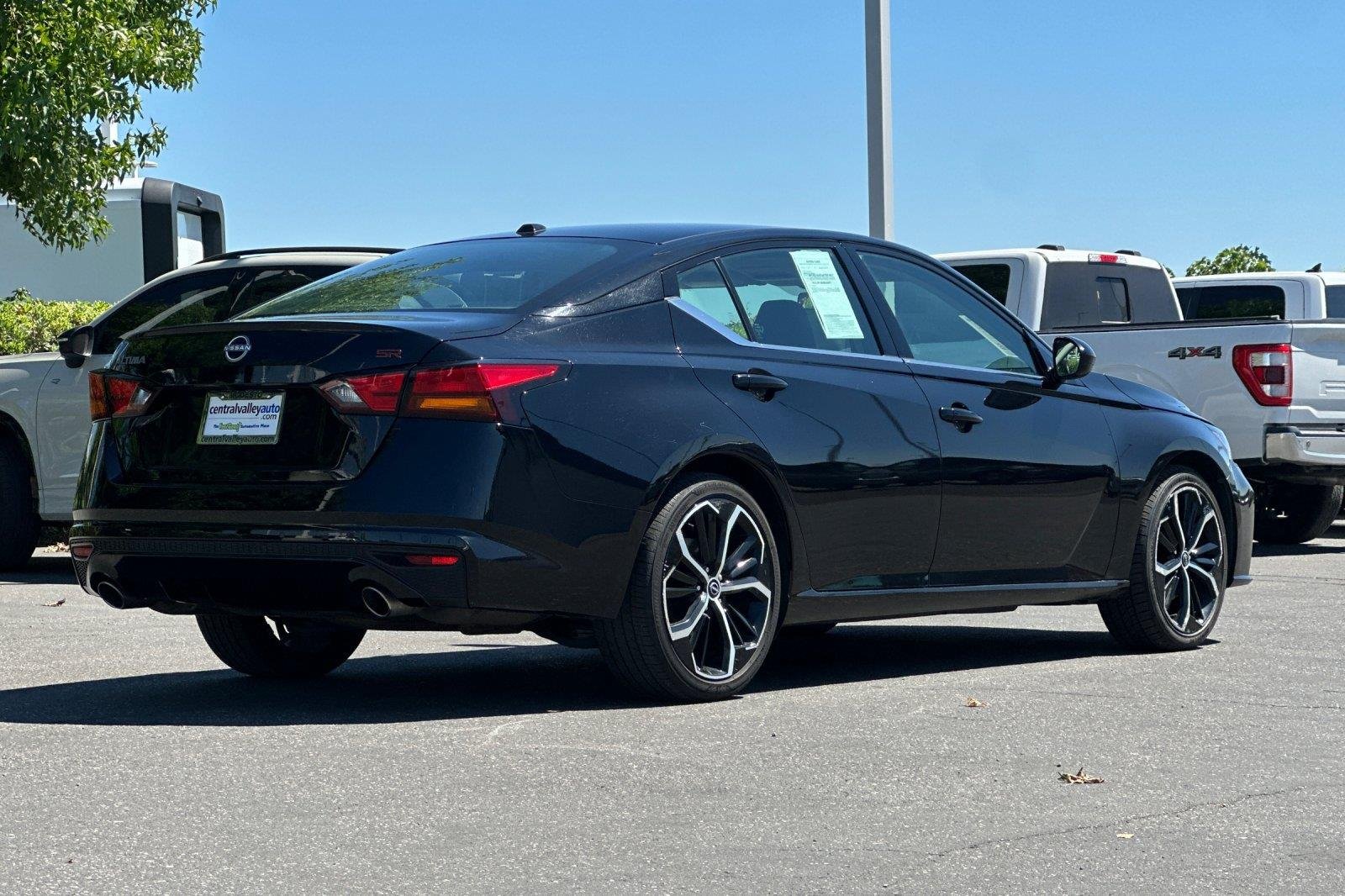 Used 2024 Super Black Nissan 2.5 SR image 4
