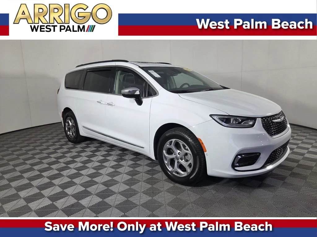 2023 Chrysler Pacifica Limited AWD's photo