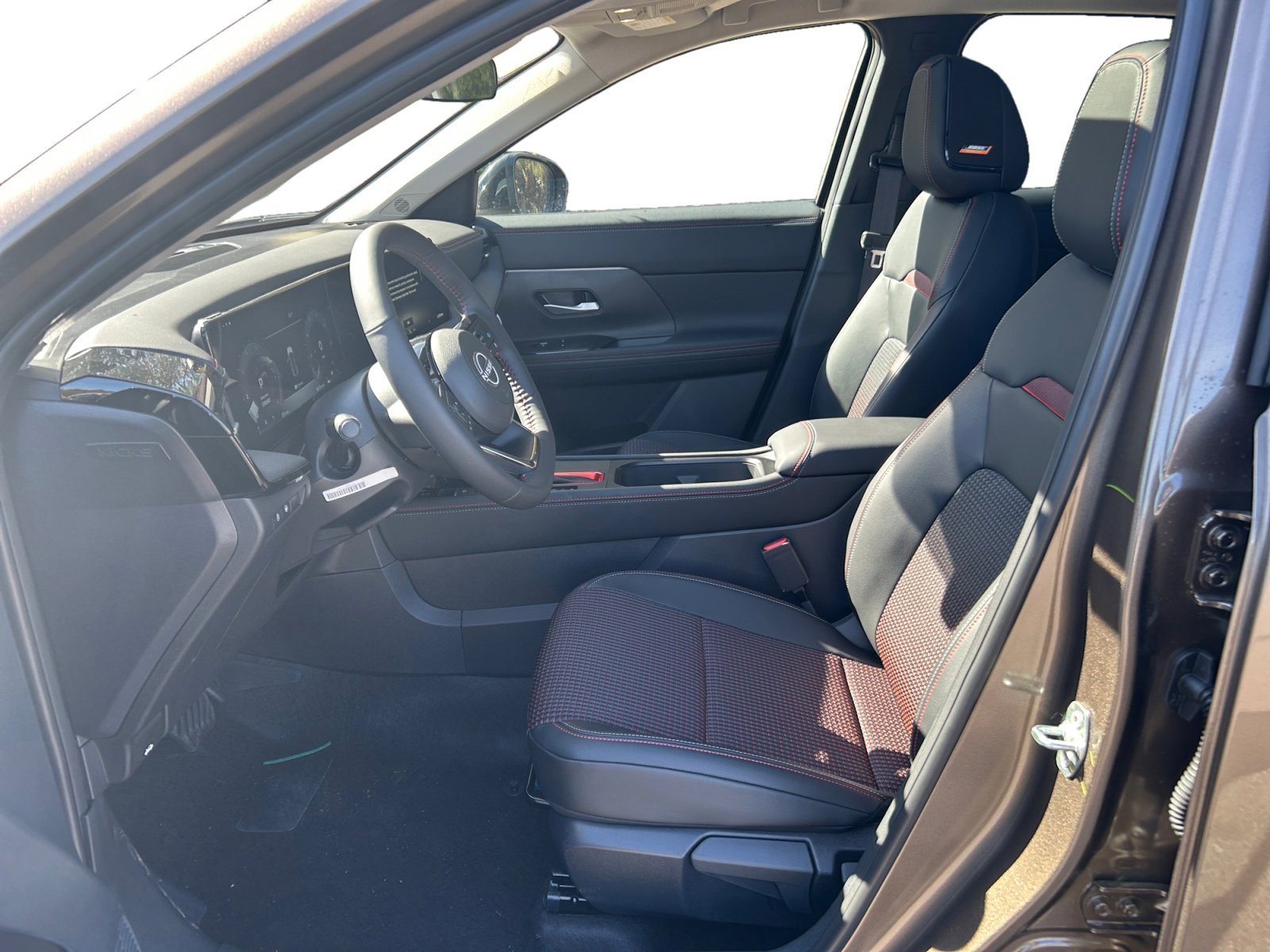2026 Nissan KICKS SR AWD - Photo 8