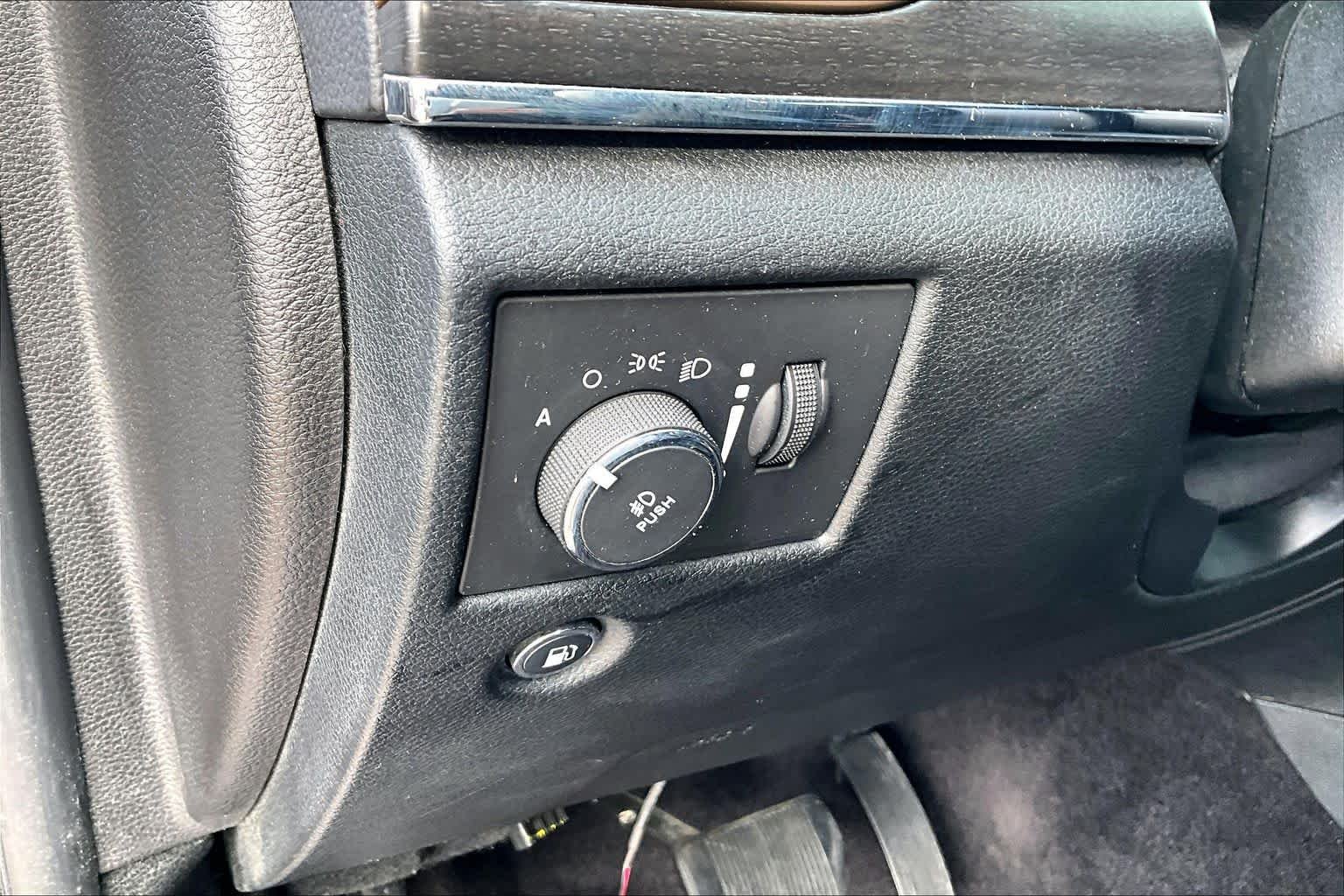 Used 2017 Billet Silver Metallic Clearcoat Jeep Limited image 32
