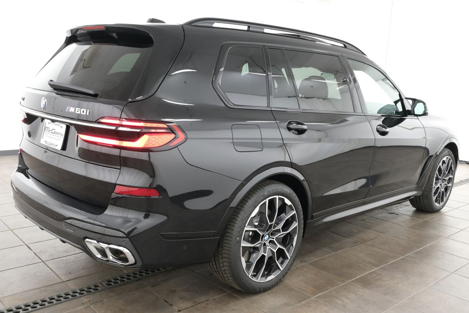 New 2027 Black Sapphire Metallic BMW M60i image 5