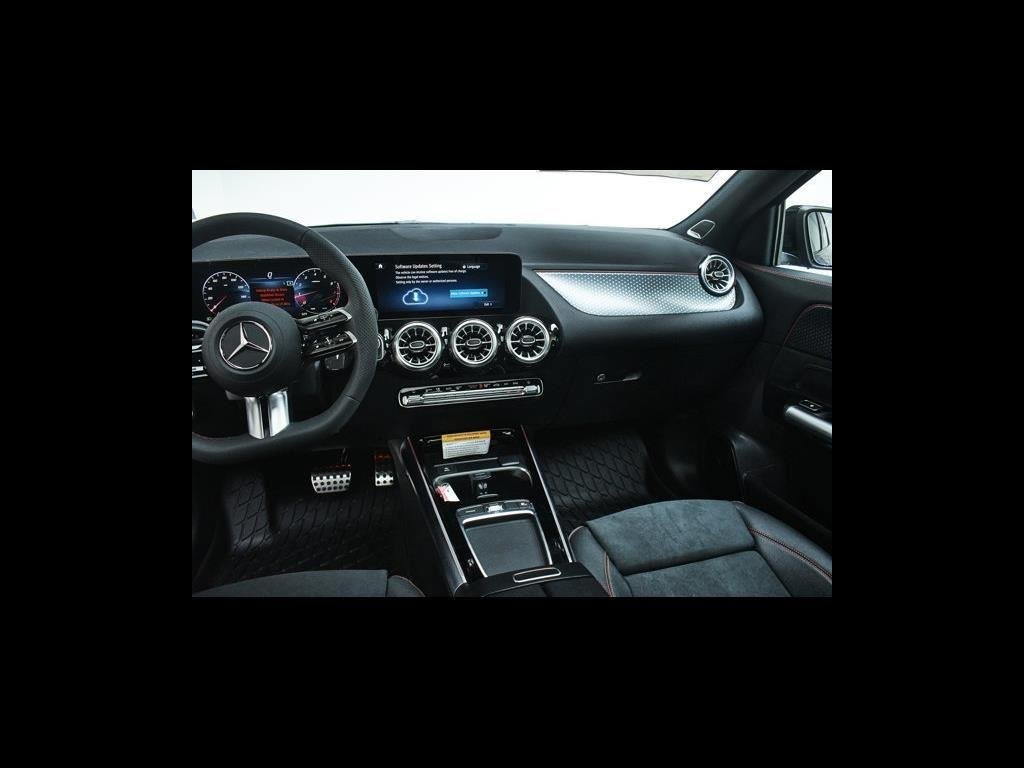 Used 2024 Starling Blue Metallic Mercedes-Benz GLA 250 image 27