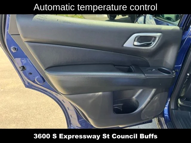 Used 2020 Blue Nissan SL image 13
