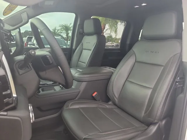 Used 2025 White GMC Denali image 21
