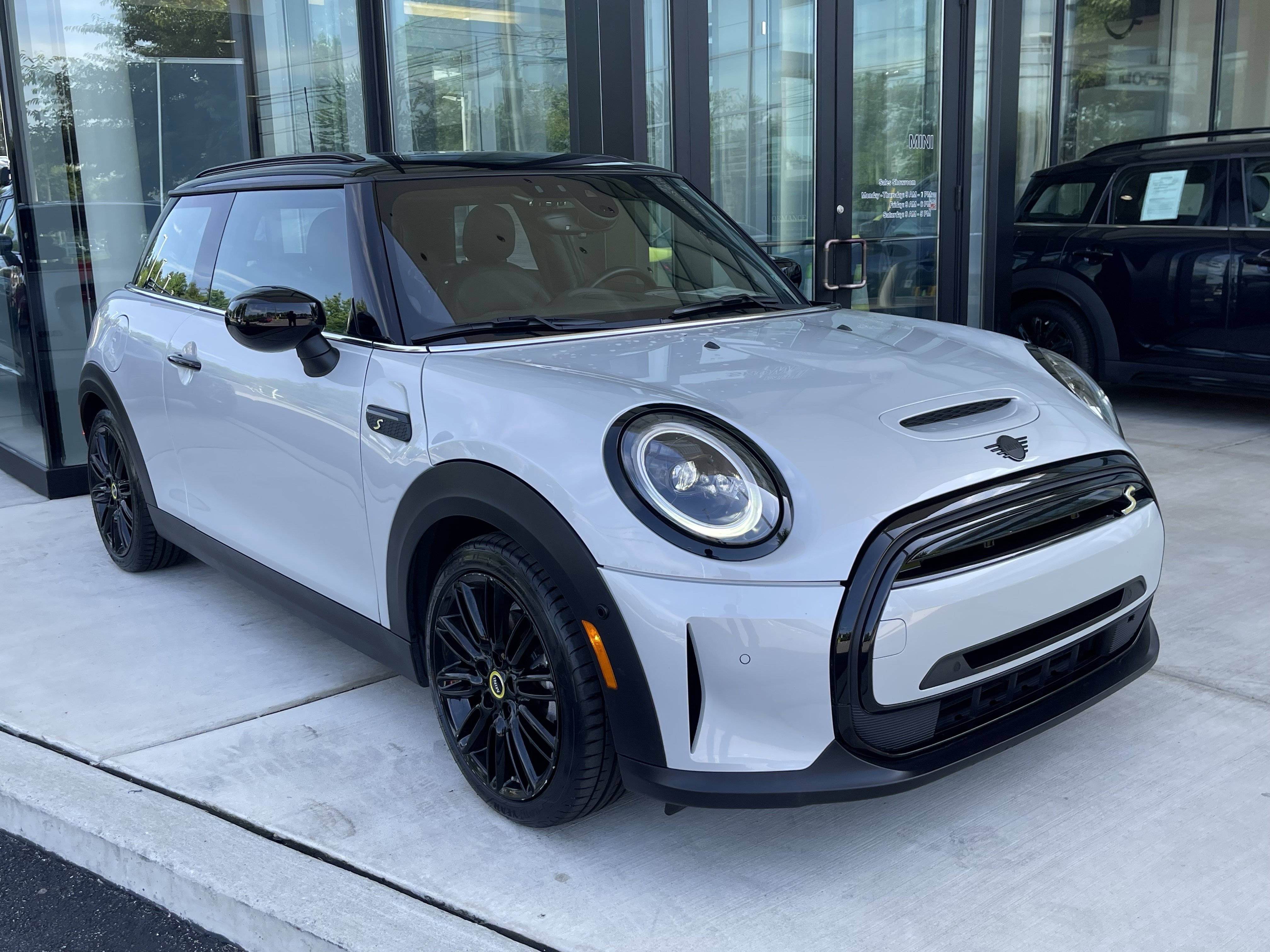 Certified 2022 MINI Hardtop 2 Door SE with VIN WMW13DJ06N2P89149 for sale in West Chester, PA