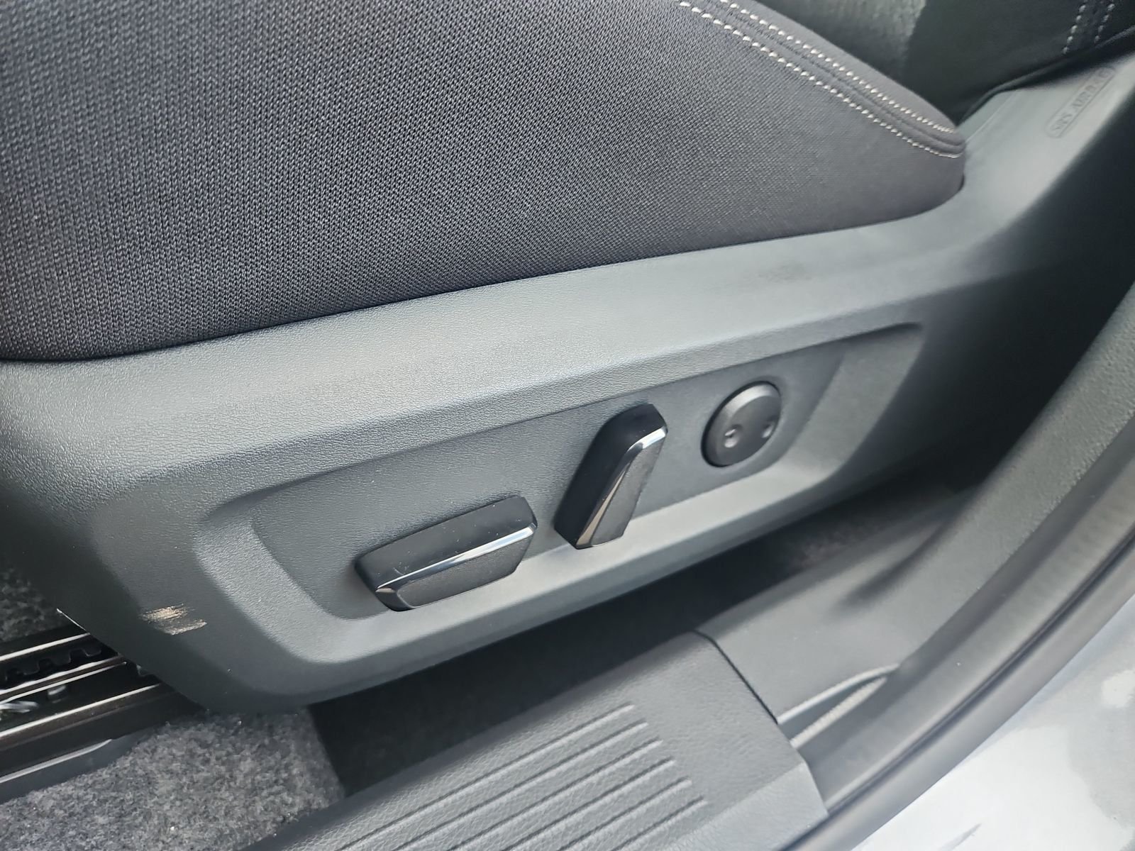 New 2026 Nissan Rogue SV 4D Sport Utility