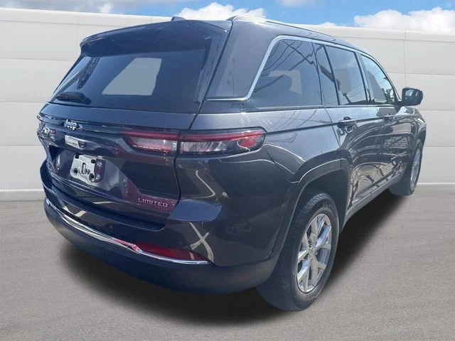Used 2023 Gray Metallic Jeep Limited image 9