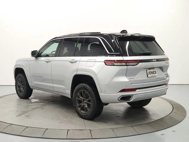 Used 2023 Silver Jeep Summit image 5