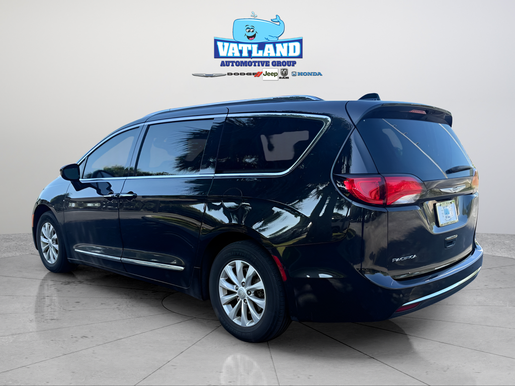 Used 2019 Chrysler Pacifica Touring L with VIN 2C4RC1BG1KR732029 for sale in Owensboro, KY