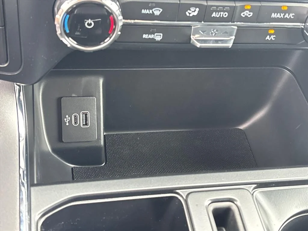 New 2026 Agate Black Metallic Ford XLT image 34