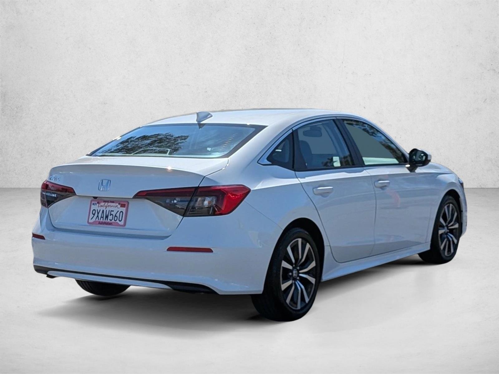 Used 2023 Platinum White Pearl Honda EX image 5