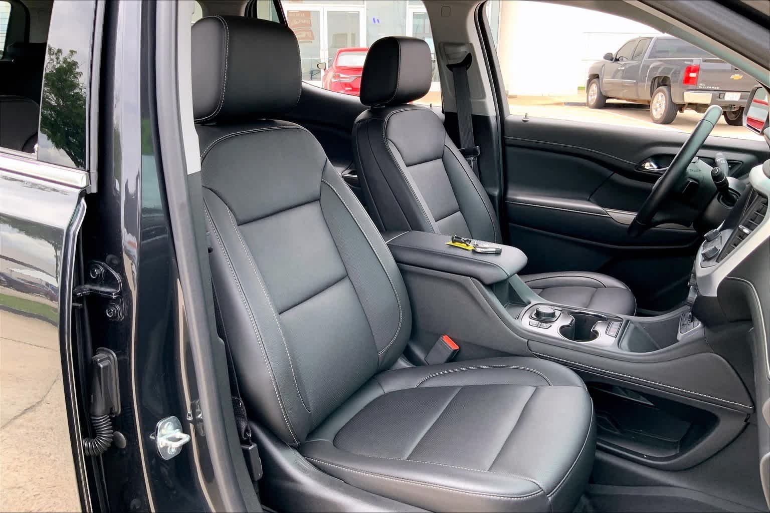 Used 2020 Carbon Black Metallic GMC SLT image 9